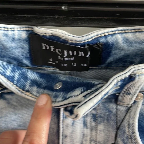 DECJUBA size 6 NEW denim skirt. Has stretch. - Picture 4 of 8
